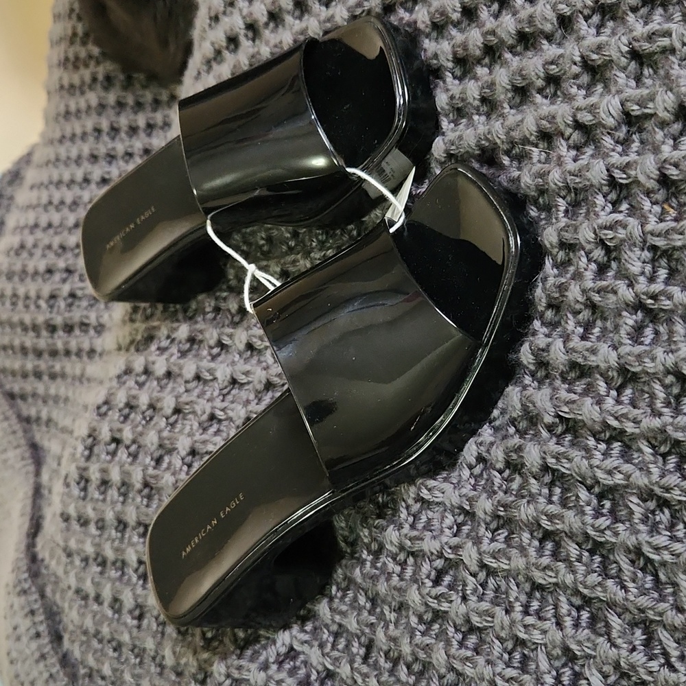 Size 7 American Eagle Chunky Sandals